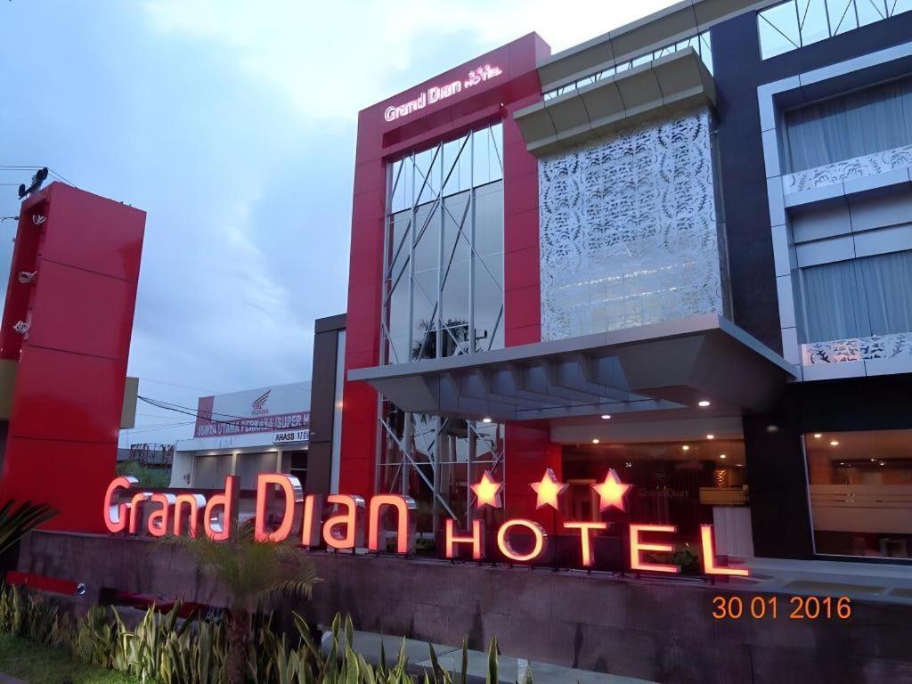 טגאל Grand Dian Hotel Slawi מראה חיצוני תמונה
