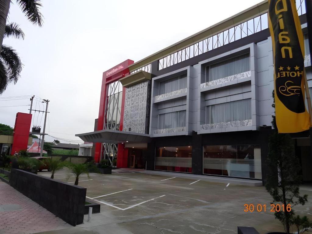 טגאל Grand Dian Hotel Slawi מראה חיצוני תמונה